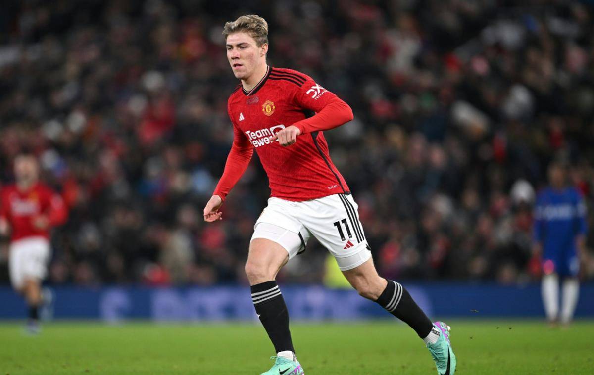 九游游戏中心官网-莱万多夫斯基意外战胜曼联，刷新纪录引爆全场！的简单介绍